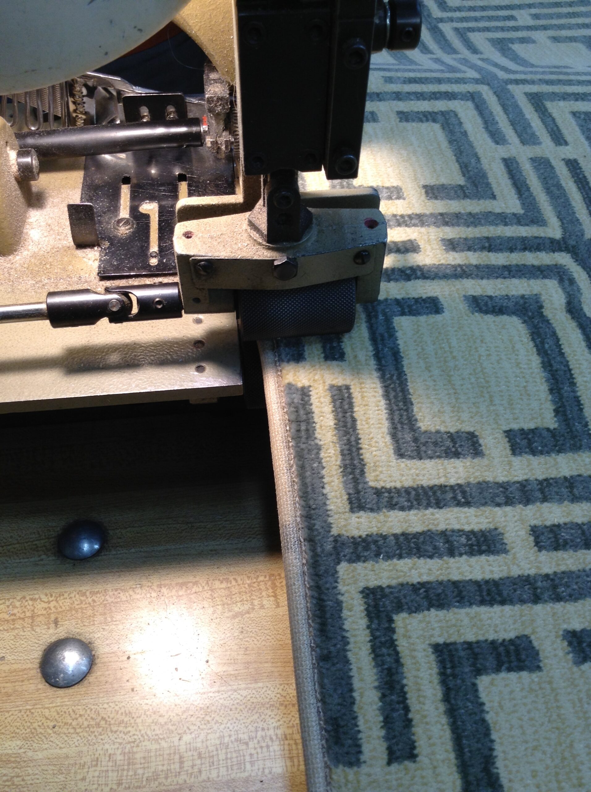 Serging a patterned rug